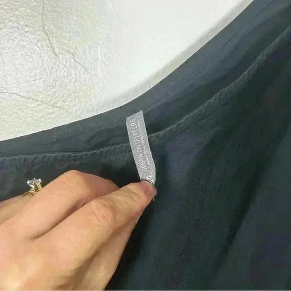 Urban Outfitters Black One Shoulder‎ Romper - Picture 2 of 4